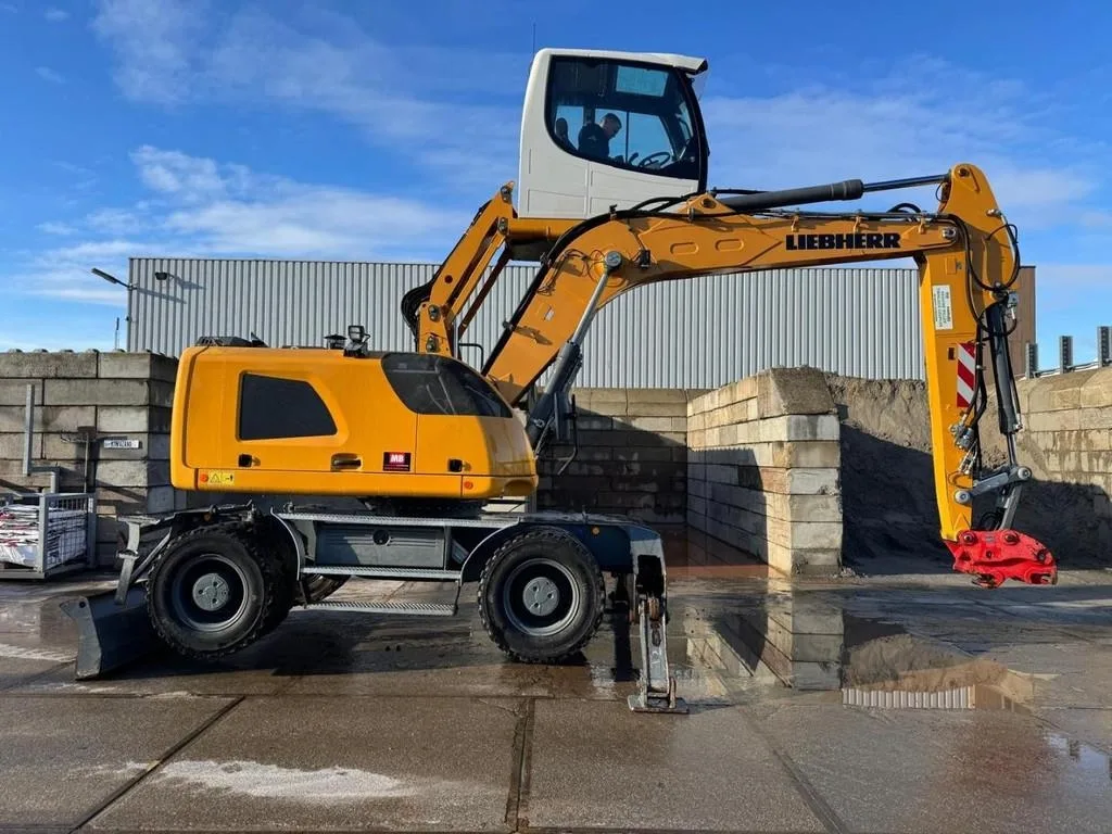 Liebherr LH 18 M - Middeldorp Bouwmachines B.V.